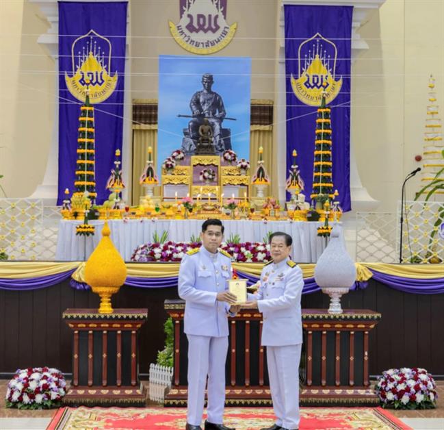 Associate Professor Dr. Worawat Sriyapai Receives Outstanding Academic Staff Award from University of Phayao